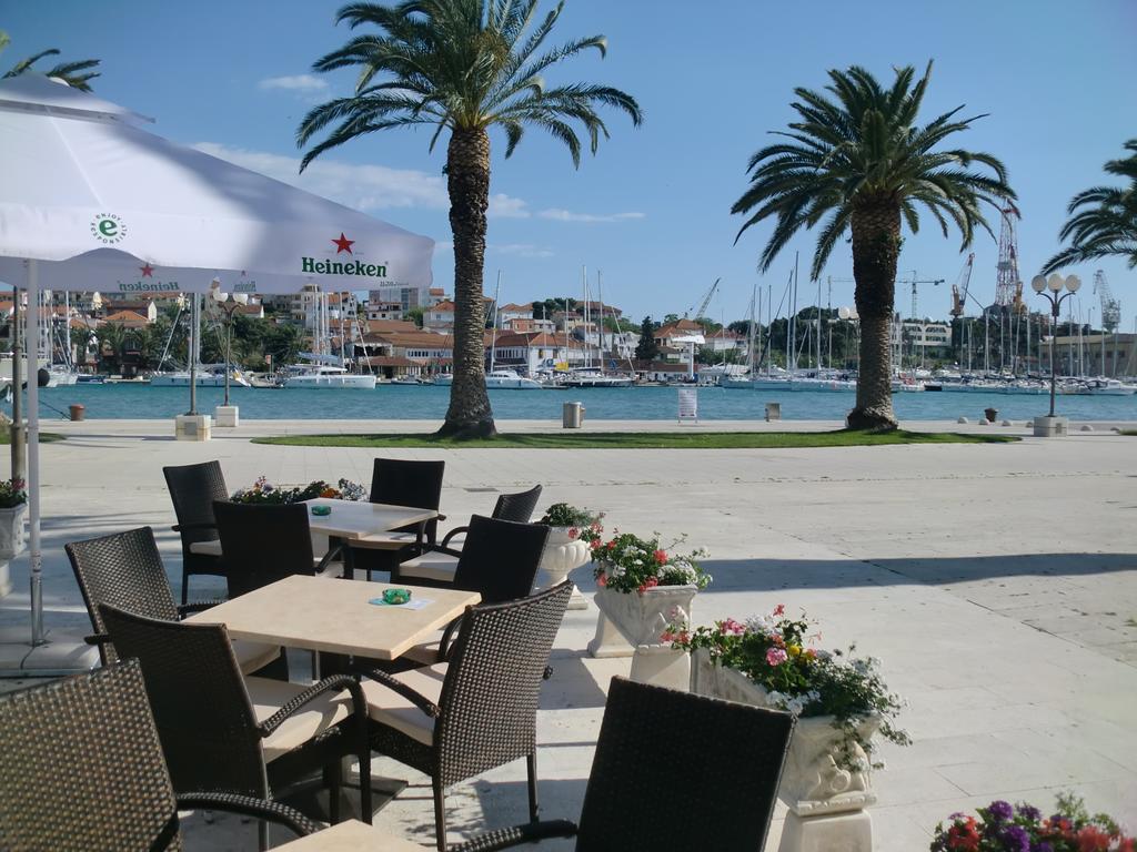 Apartments Mirjana Trogir Bagian luar foto